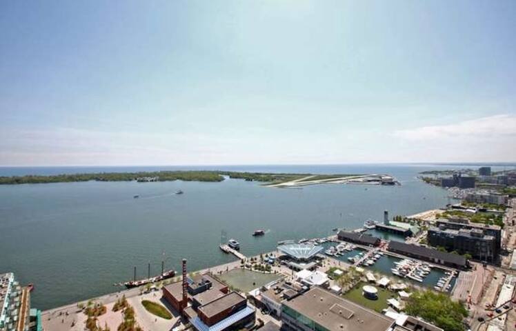 Stunning lake view/Prime Location/2 bedroom/2 bath gallery image 5