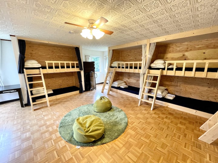 ベッドは、7台ご用意があります。

ベッドは7台ご用意しています。