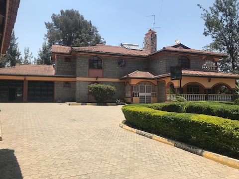 Luxurious 4 bedroom Villa
1hour drive from nairobi