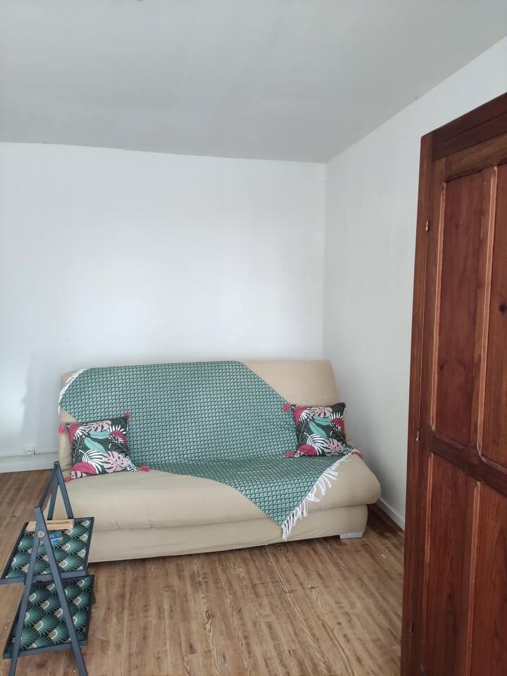 BEDROOM WITH SOFA BED