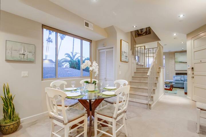 NEW Modern 3B/3Ba- 2 Car GARAGE -Steps Beach & Bay gallery image 4