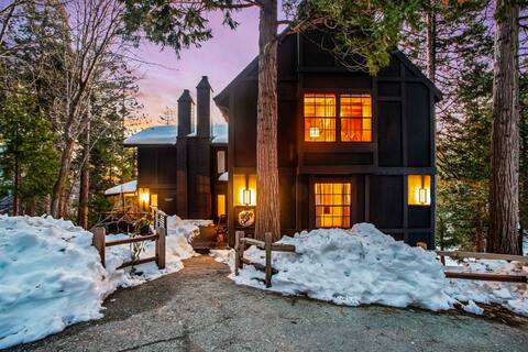 Secluded Chalet - Hot Tub, Firepits, Decks & Grill