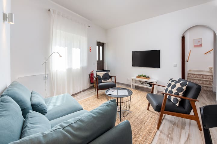 11 Minutes To Beach | Central Stay | Sunny Terrace - Lagos