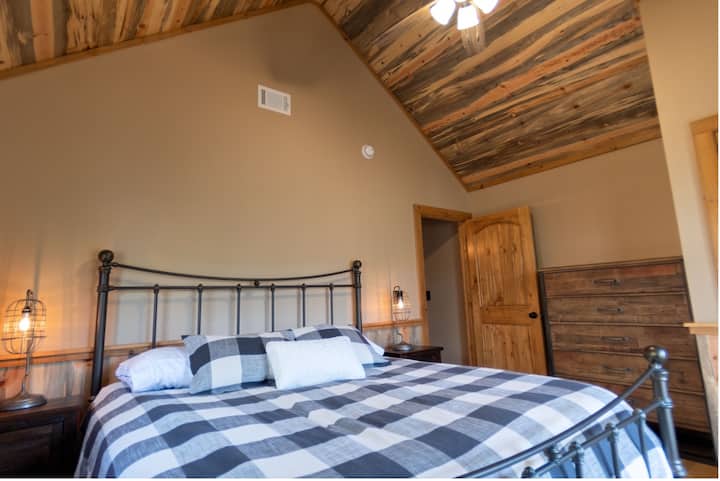 Dormitorio2 en la planta superior. Cama tamaño king.