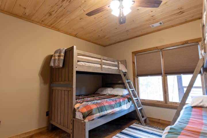 Habitación con literas en la planta baja