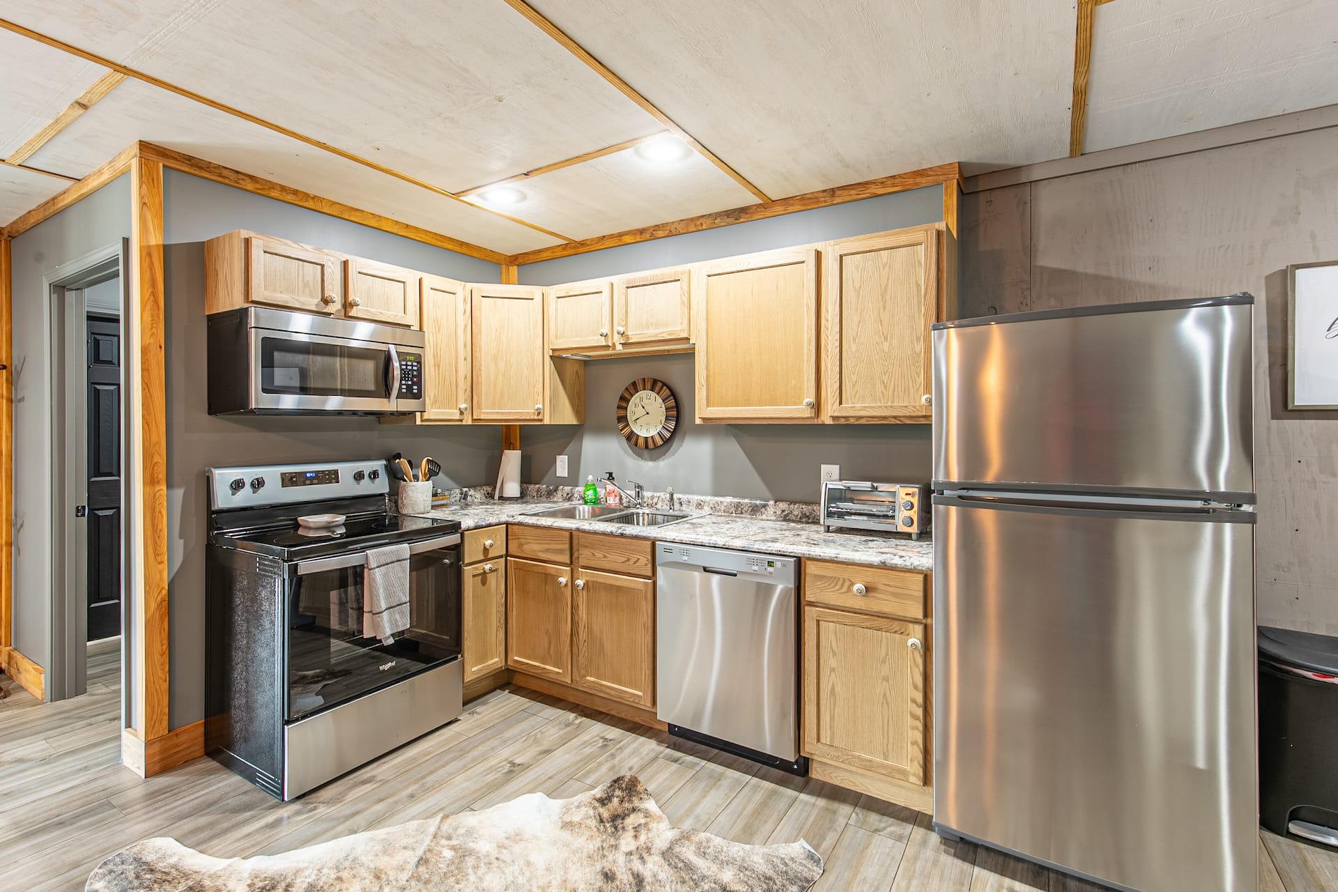 Brand New Studio/ Loft 2 miles to Current River! — zdjęcie 4