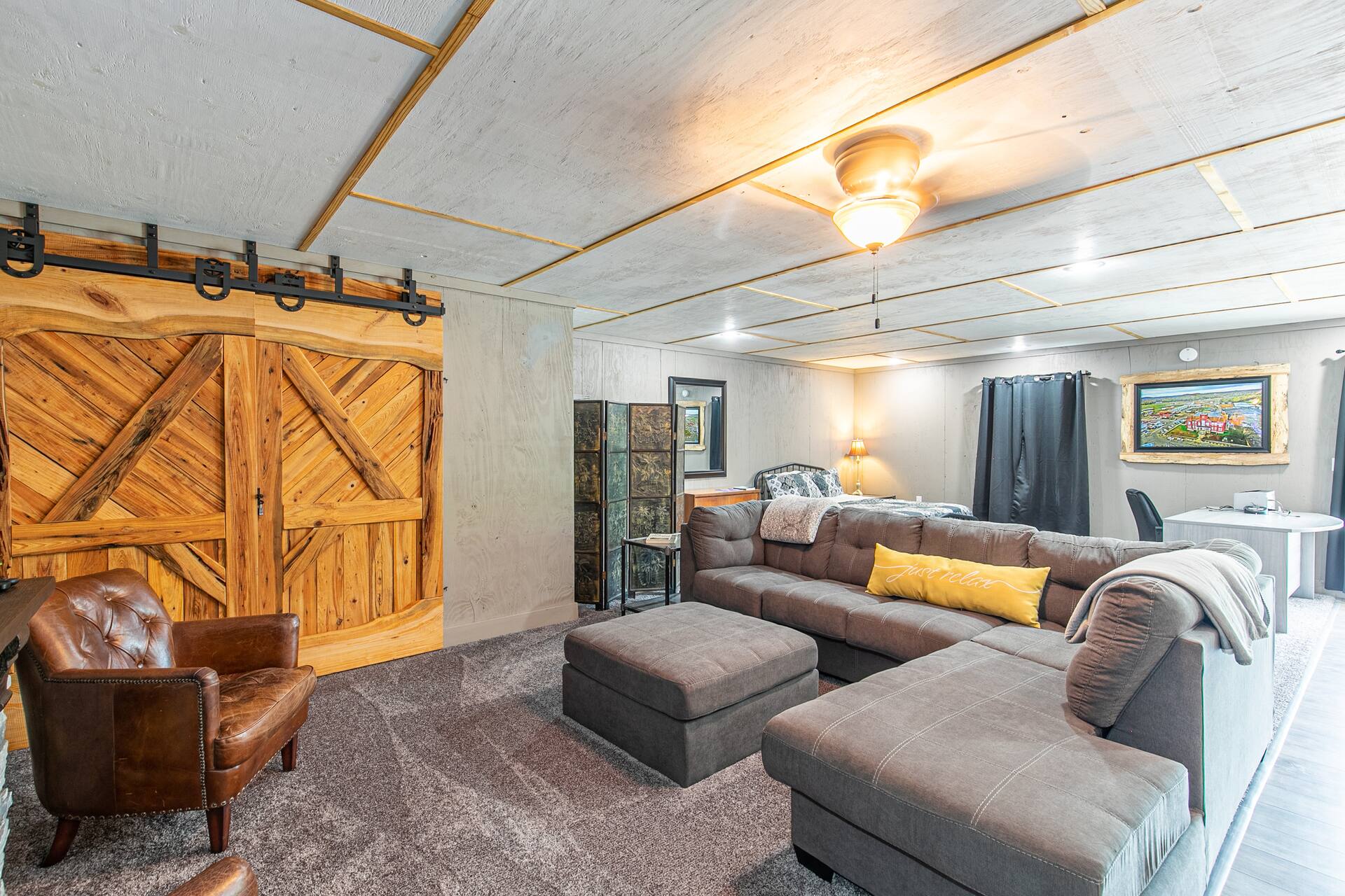 Brand New Studio/ Loft 2 miles to Current River! — zdjęcie 2
