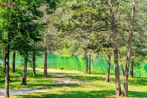 Lakefront Escape • HotTub • Game Room• Fenced Yard