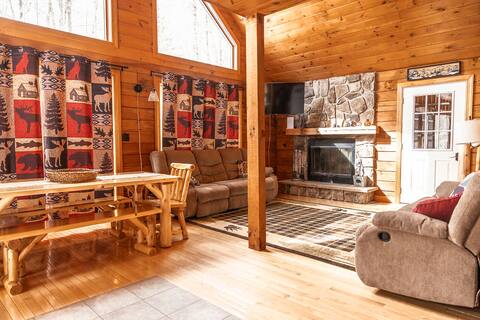 Rustic 3 BR Log Cabin w/ Hot Tub near Trout Run