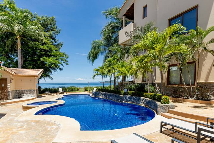 Sol y Mar 4A • Beachfront 3BR Ocean View