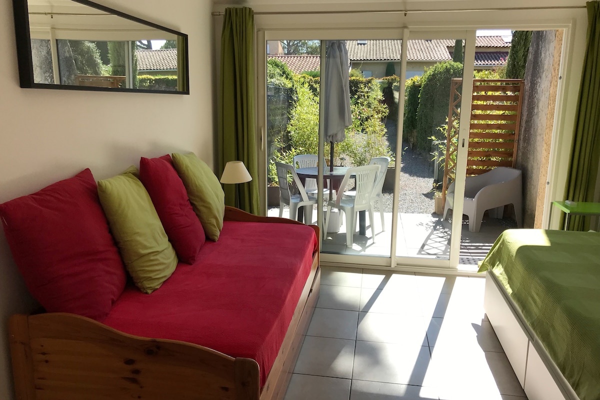 Top Airbnb: Quiet and air-conditioned independent studio. a Villeneuve Lès Avignon