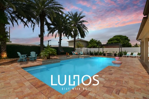 Miami Elegance: 5BR Pool, Spa, Jacuzzi & Games