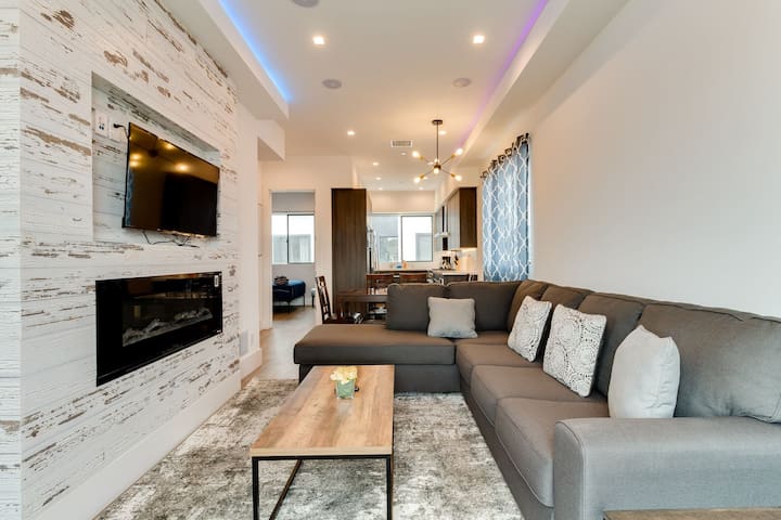 3 Luxury Modern Homes 12 bedrooms & Rooftop Decks gallery image 2