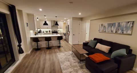 Gorgeous 1-bedroom suite on a quiet cul-de-sac