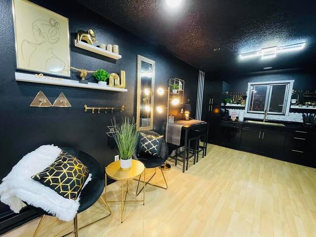 Hip Modern Condo – black & gold theme gallery image 5