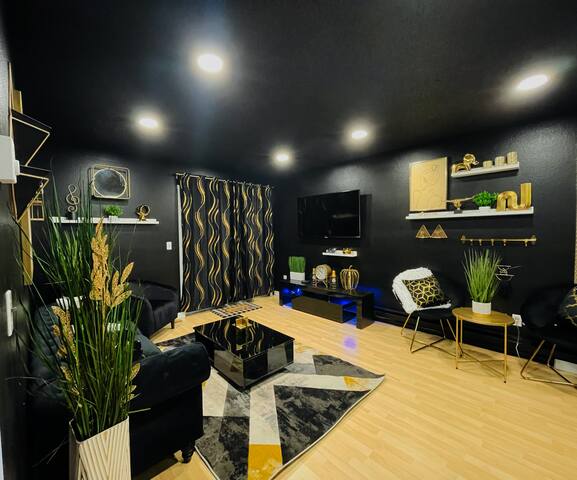 Hip Modern Condo – black & gold theme