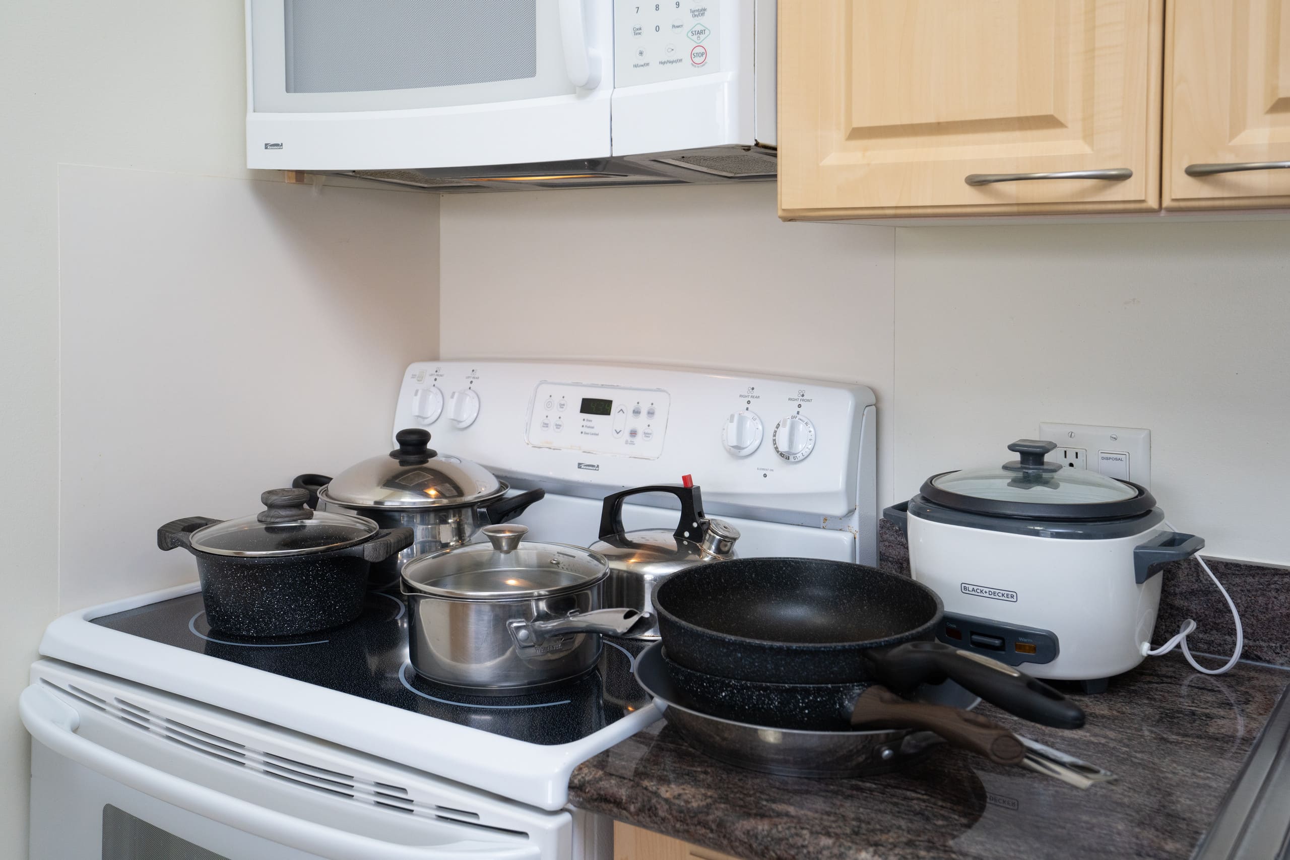 Condo in Honolulu · ★4.92 · 1 bedroom · 3 beds · 1 private bath - Image 9