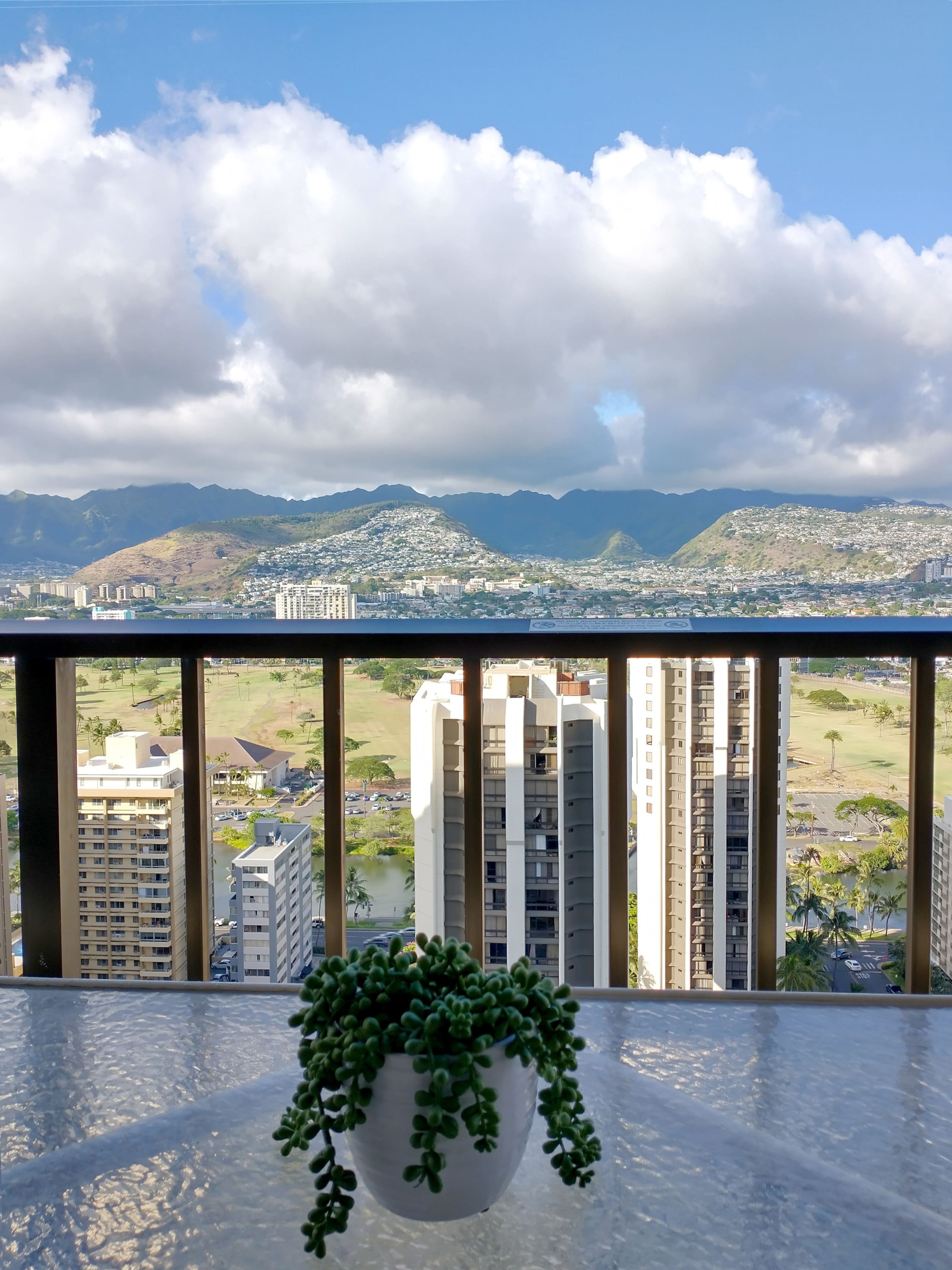 Condo in Honolulu · ★4.92 · 1 bedroom · 3 beds · 1 private bath - Image 23