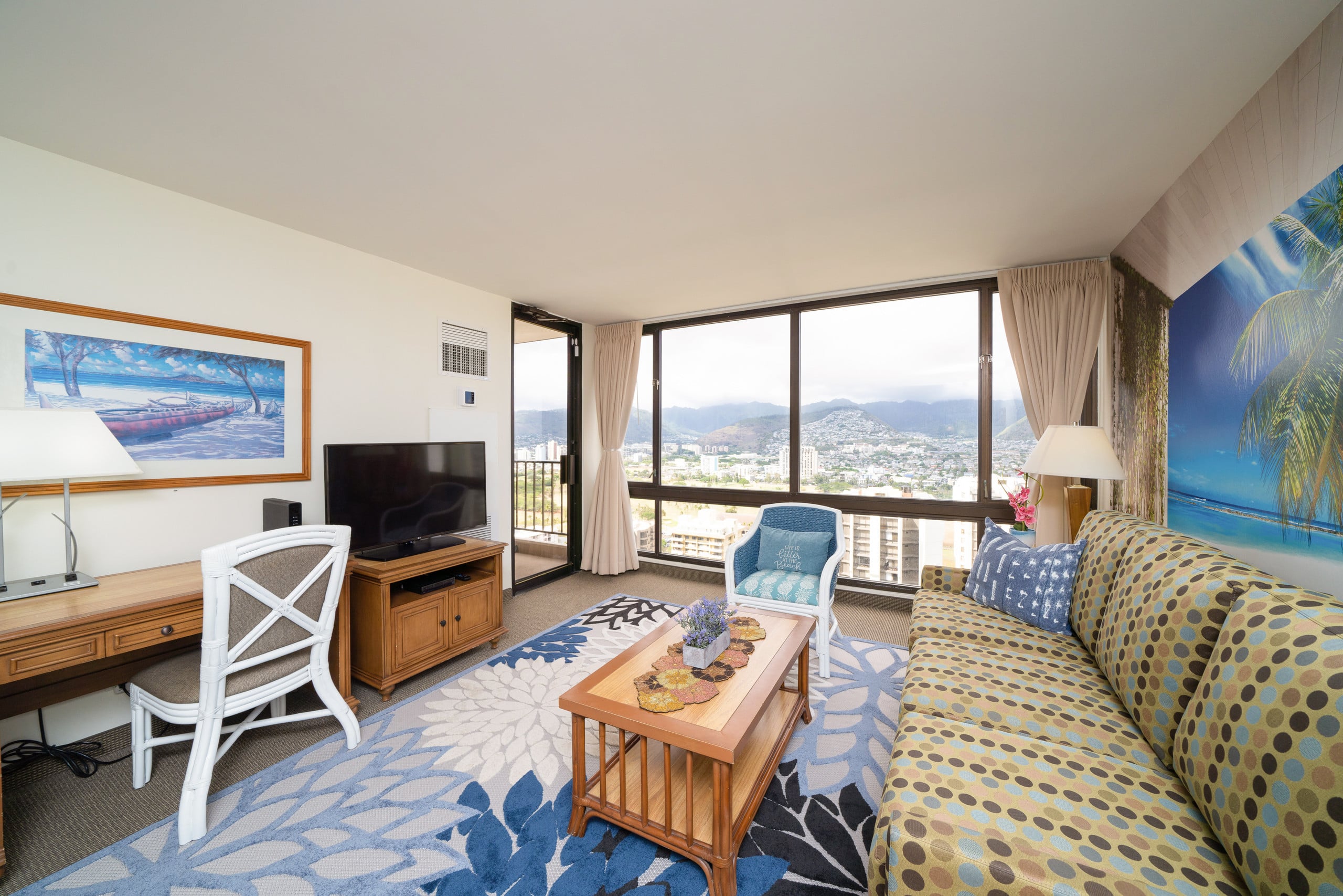 Condo in Honolulu · ★4.92 · 1 bedroom · 3 beds · 1 private bath - Image 4