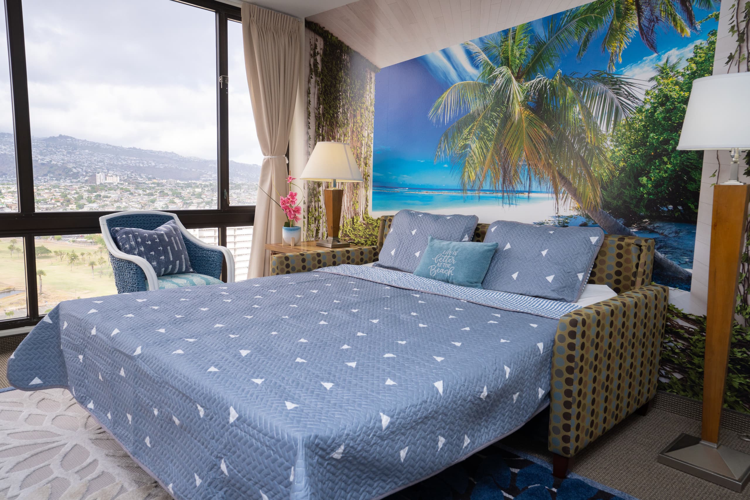 Condo in Honolulu · ★4.92 · 1 bedroom · 3 beds · 1 private bath - Image 16
