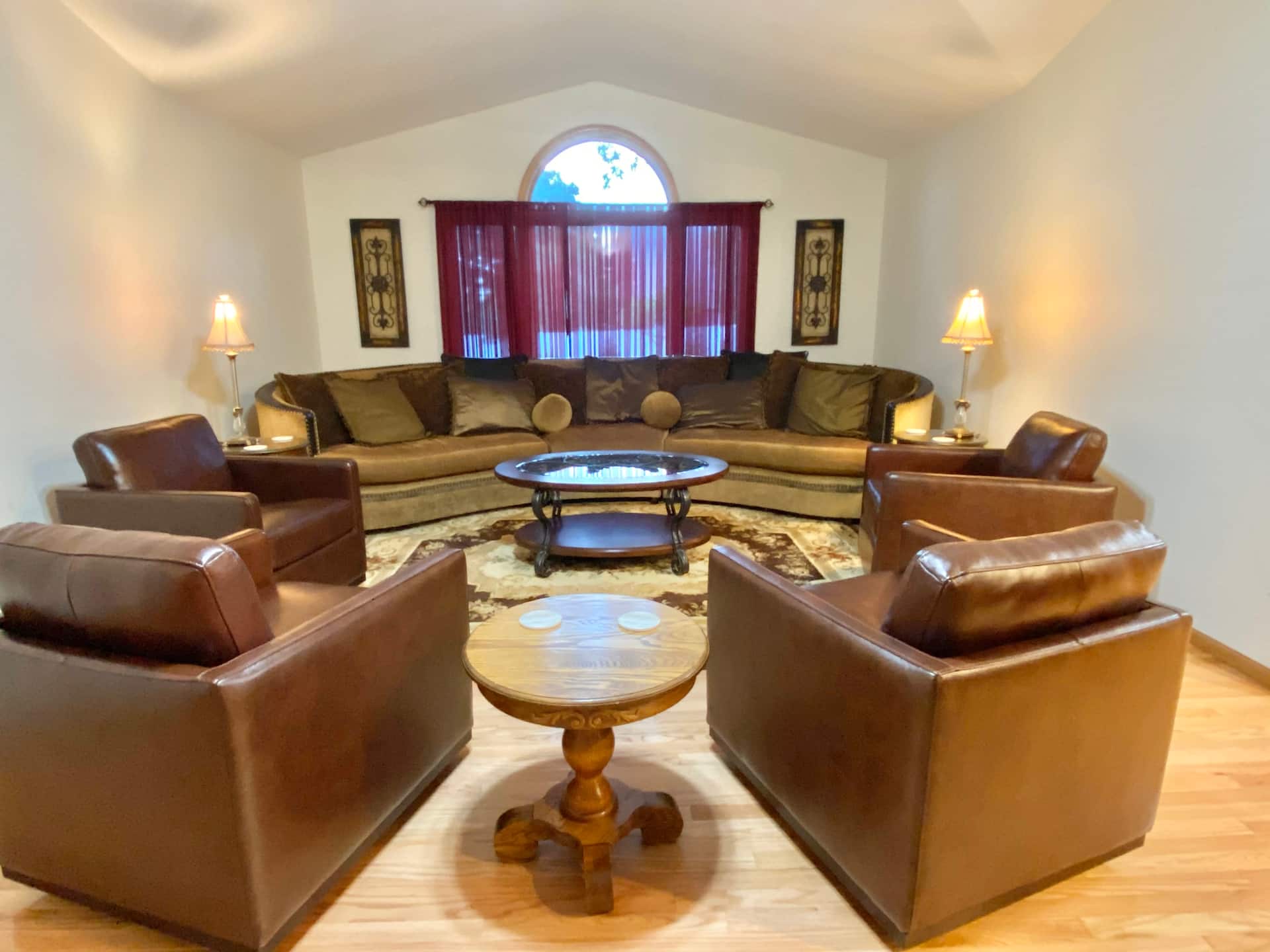 Sleeps 15 Beautiful Home on 1.2 Acre lot Minutes from Lakes, boat dock & beach — photo 2