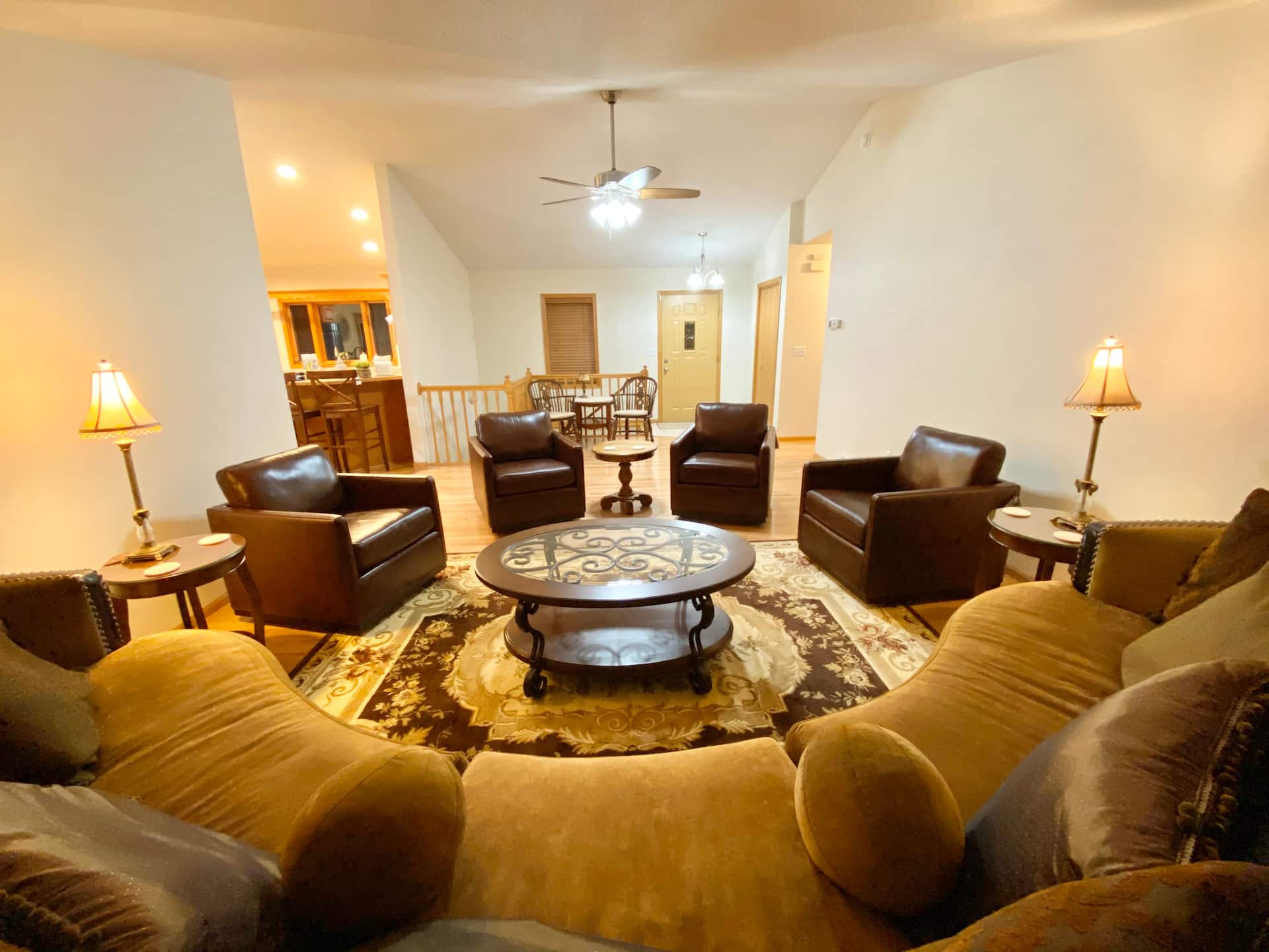 Sleeps 15 Beautiful Home on 1.2 Acre lot Minutes from Lakes, boat dock & beach — photo 3