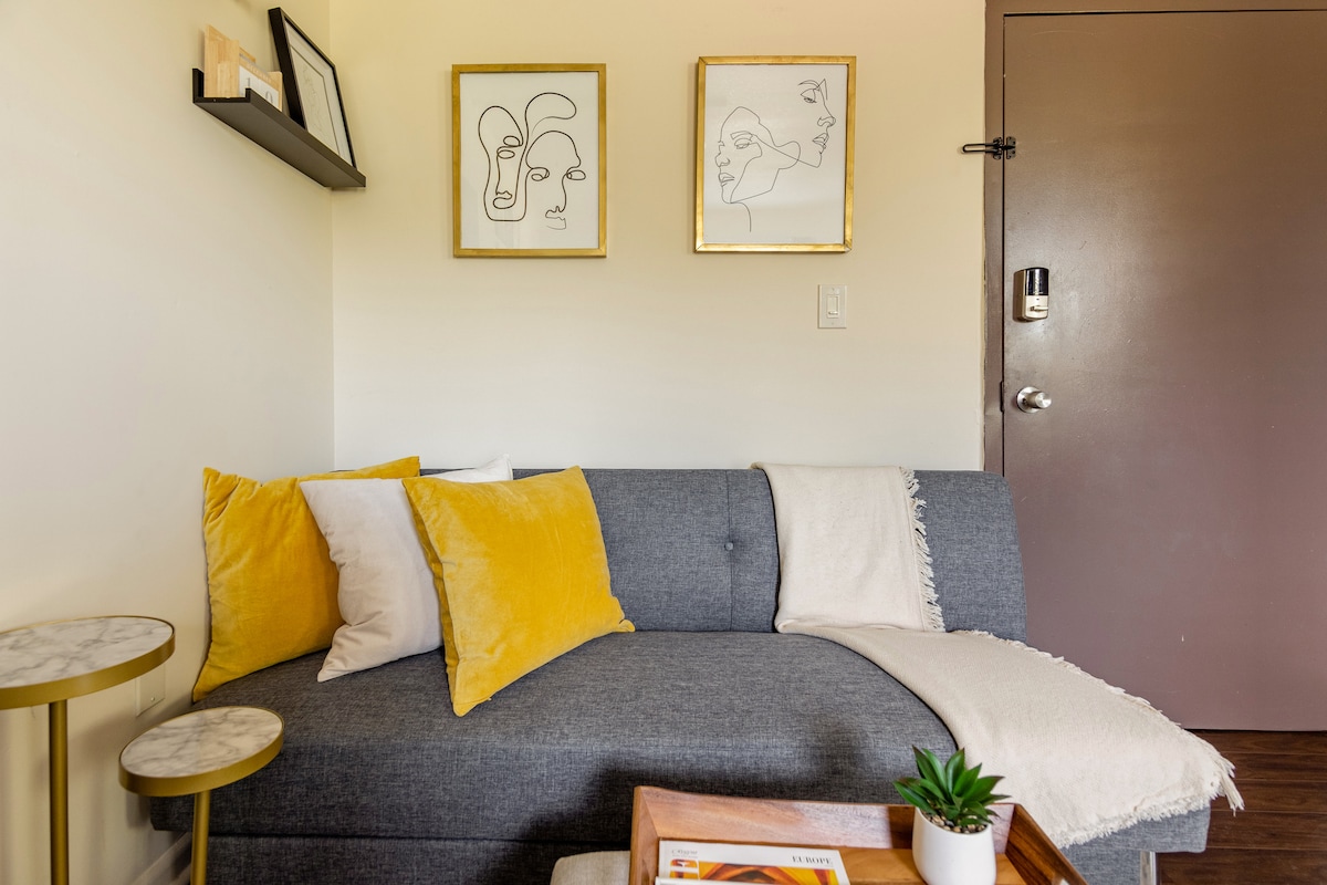 Successful Airbnb property: $0 cleaning Fee! Free Parking! Cozy studio MIA! in Lemon City/Little Haiti