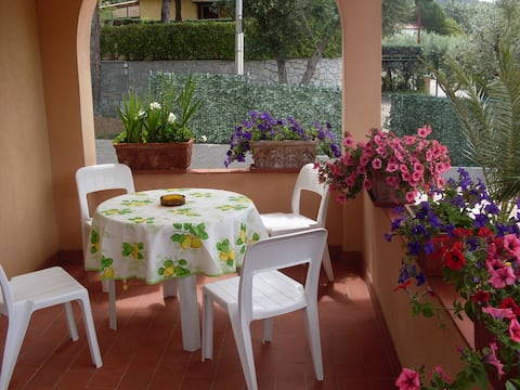 Annuncio Airbnb popolare: Apartment a few minutes walk from the sea a Marciana