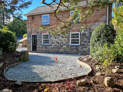 Gorgeous 2 bed cottage for up-to 5 guests