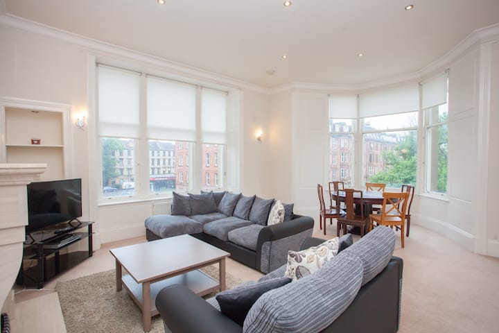 Spacious, 4 Bed Flat Overlooking Park In West End - Glasgow