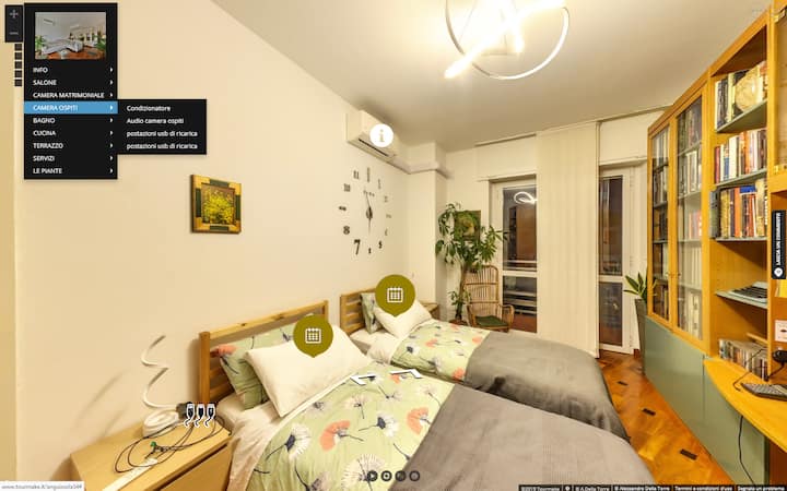 二号房，可俯瞰南侧的大阳台，两张单人床，图书馆和USB充电站