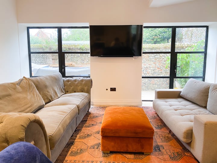Unique & Spacious Chapel Conversion - Blakeney
