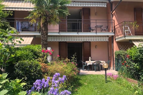 Vacation home with garden and private parking