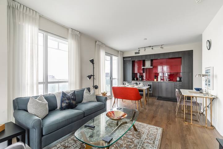 *CN Tower & Lake Views* Stylish Luxury 2Beds/2Bath gallery image 2