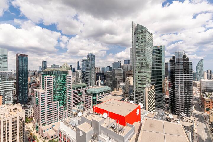 *CN Tower & Lake Views* Stylish Luxury 2Beds/2Bath gallery image 5