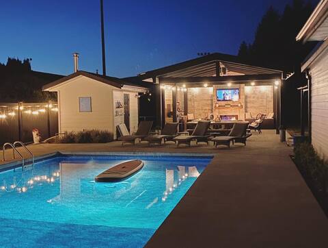 House with a pool & cozy outdoor living!