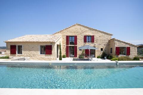 Farmhouse with panoramic views of the Ventoux
