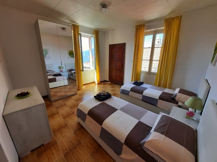 Chumba chenye vitanda 2 vya mtu mmoja