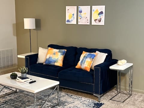 Private & Spacious Apt. w/ Free Parking & Smart TV