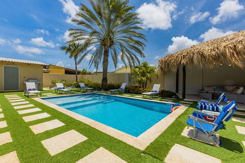Amazing 3BR Villa w/ Large Private Pool & GameRoom