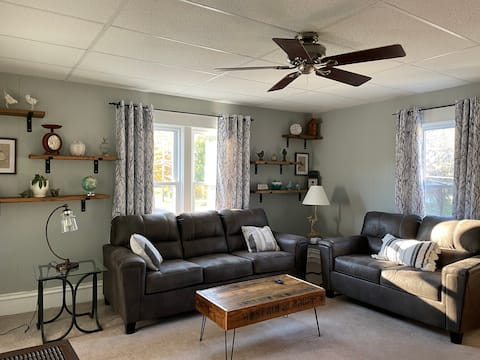 Cozy Westside 3 bedroom upper apartment