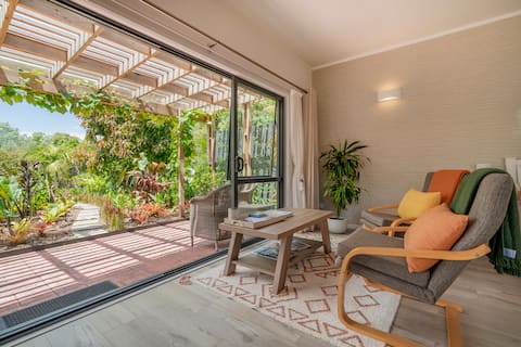 On the Point - Private luxury studio unit