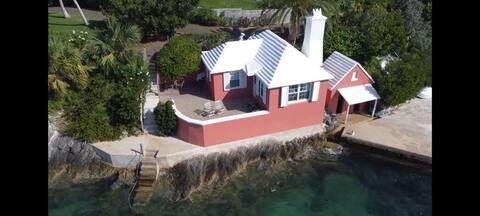 Palmberry Oceanfront Cottage