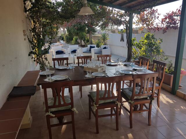 Villa Lido with pool & garden/parc gallery image 4