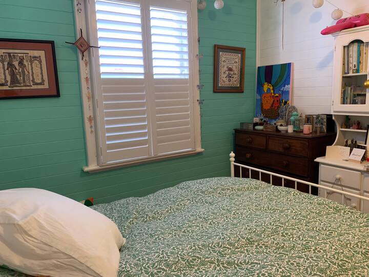 Спалня 3 - двойно легло (единичен матрак под леглото) 