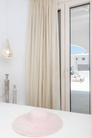 2 Villas | 2 Pools | 3 BDR | Naxian Lounge gallery image 5