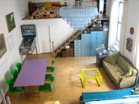 Top Airbnb: Charming, quiet artists' loft in Ottakring