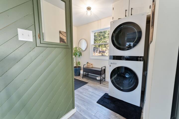 OwlsHead Cottage Alma ~W/Hot Tub Treehouse! ~ gallery image 3