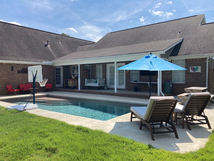 3 Bedroom Home w/ Pool. Perfect for Ole Miss Games Houses for Rent in Lafayette County