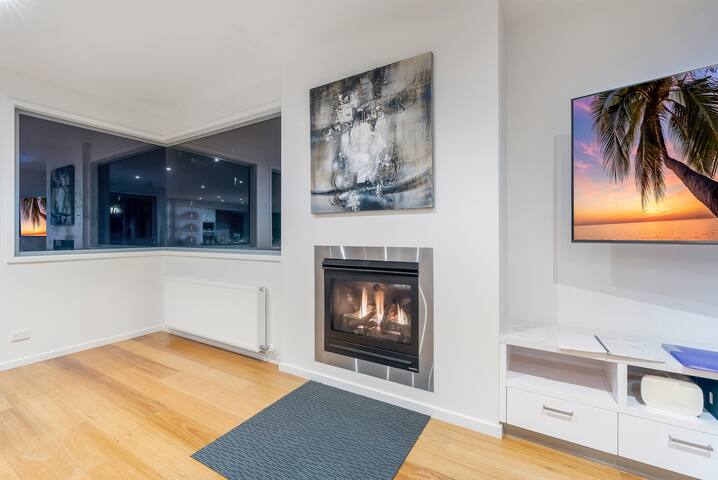 Gorgeous 5 Bedroom House – Golf Course Views gallery image 5